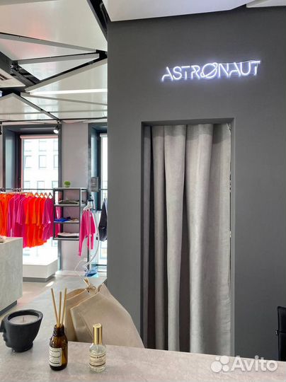 Неоновая вывеска