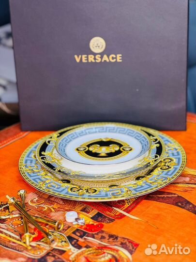 Этажерка для фруктов от Versace