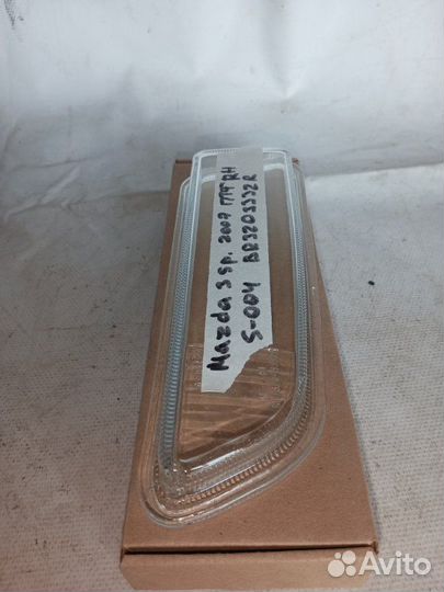Стекло противотуманной фары переднее правое Mazda