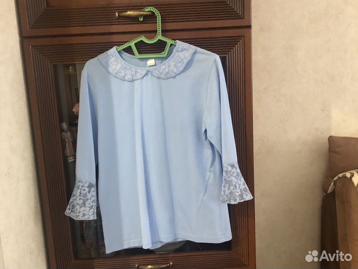 Школьная голубая блузка