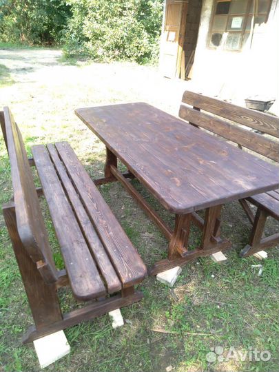 Стол и лавки деревянные