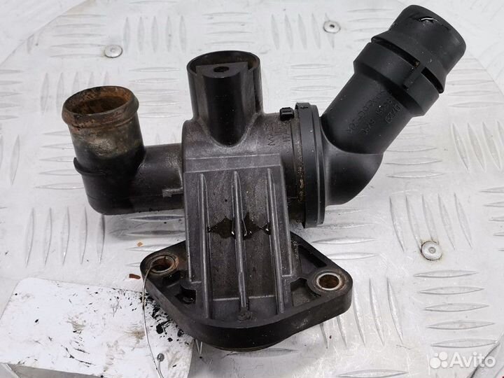 Корпус термостата Audi A6 4F/C6 2006 06D121111G