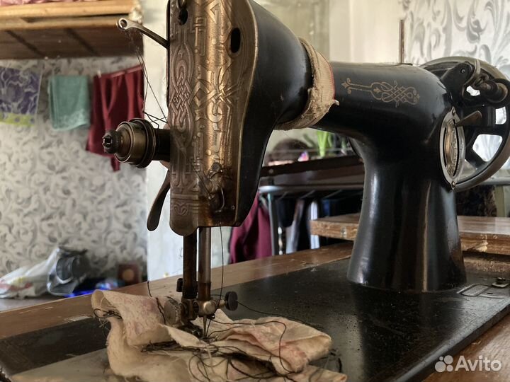 Швейная машинка зингер