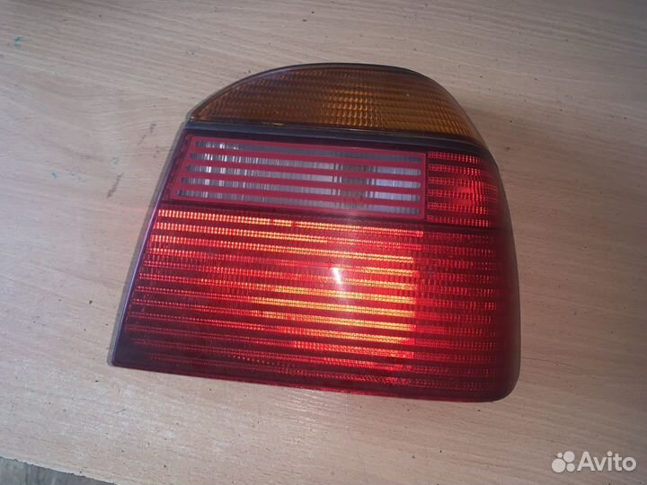 Фонарь правый golf 3