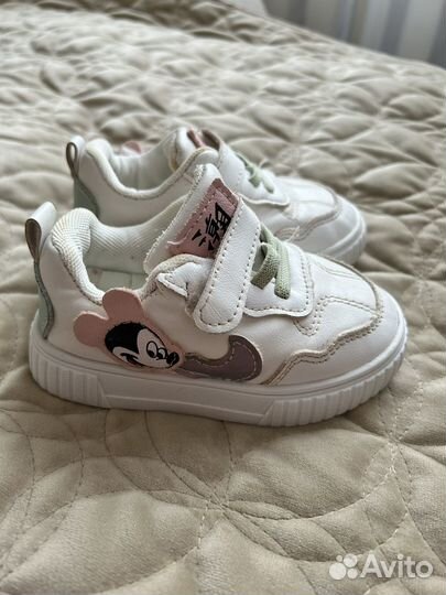 Кроссовки для девочки