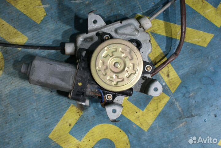 Передний правый стеклоподъемник Nissan Almera