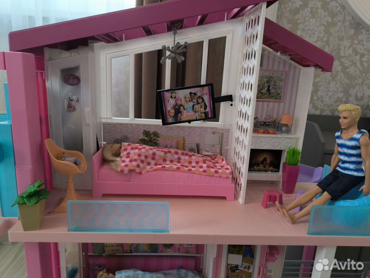 Большой кукольный домик для Барби