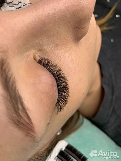 Наращивание ресниц есть места