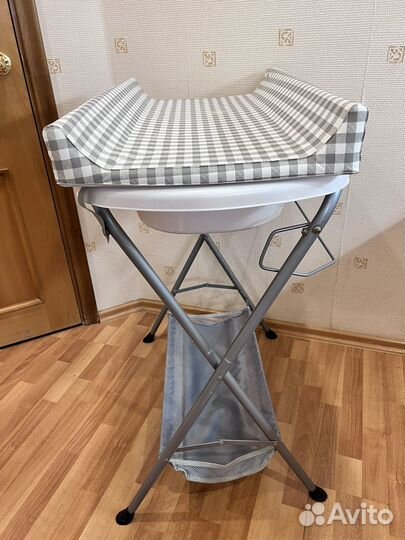 Пеленальный столик с ванночкой selby