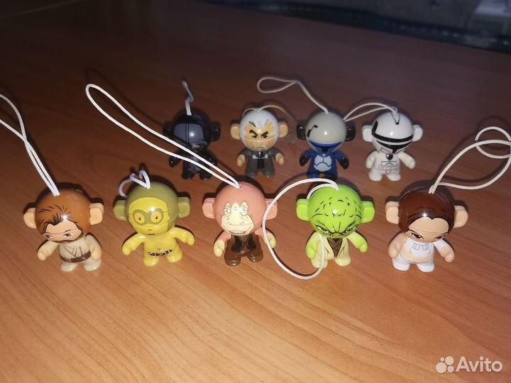 Коллекция киндеров-брелоков Звездные войны