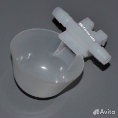 Чашечная поилка для кур