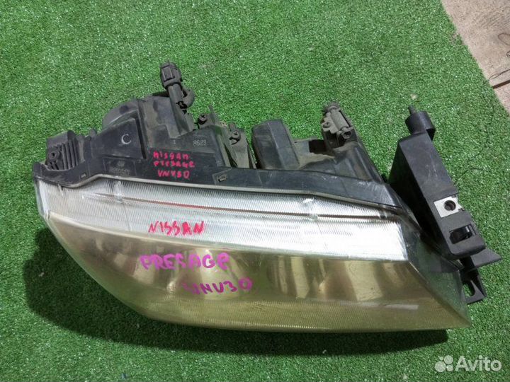 Фара галогеновая правая Nissan Presage U30