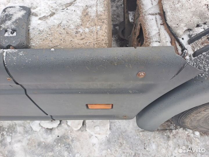 Спойлер на бак правая часть