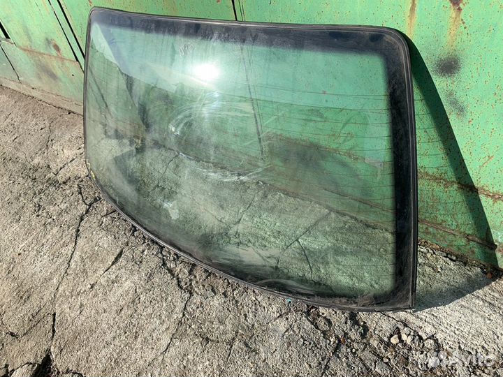 Стекло задние volkswagen passat b3