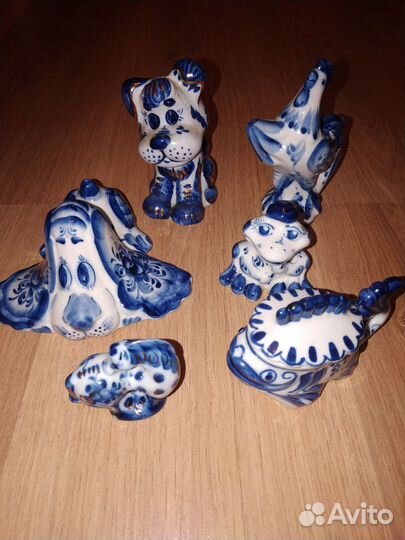 Фигурки и икорница гжель