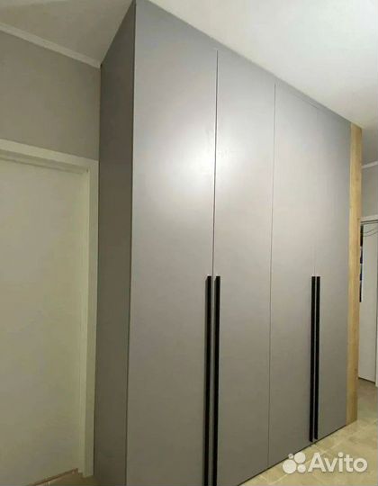 Угловой шкаф