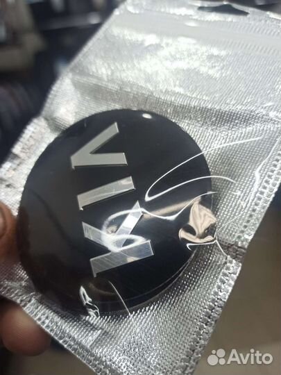 Наклейки на колпачки дисков