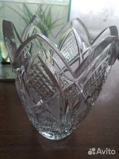 Хрустальные вазочки и бокалы