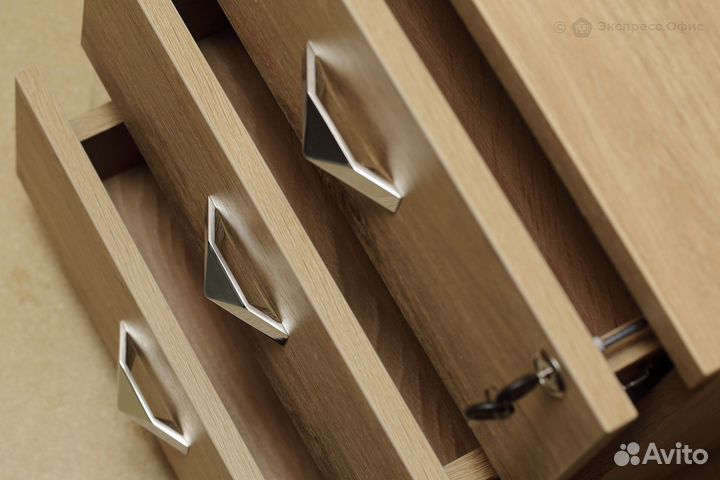 Офисная мебель для персонала Onix