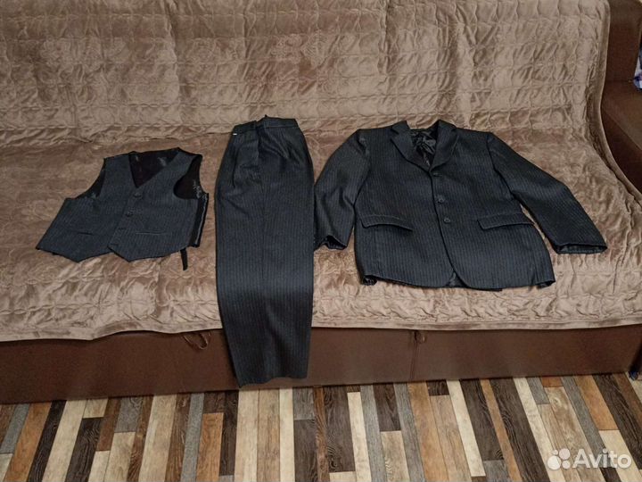 Брючный костюм тройка для школьника 42-44 размер