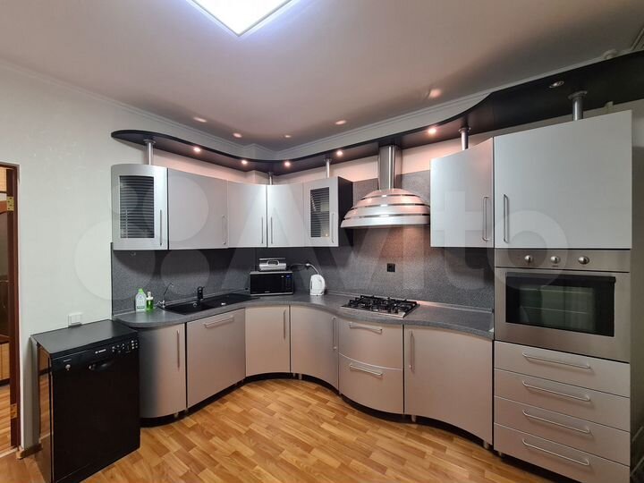 2-к. квартира, 65 м², 4/9 эт.