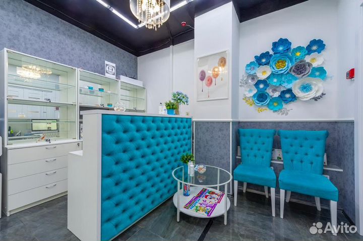 Маникюр педикюр в салоне