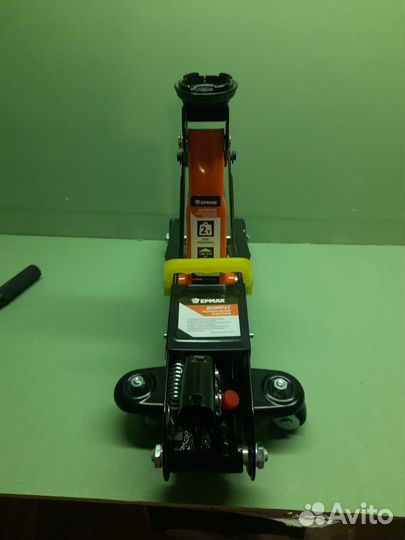 Домкрат подкатной 2 тонны бу