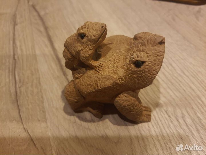 Коллекция фигур лягушек