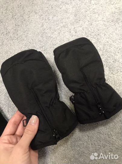 Шапка шлем и варежки на мальчика