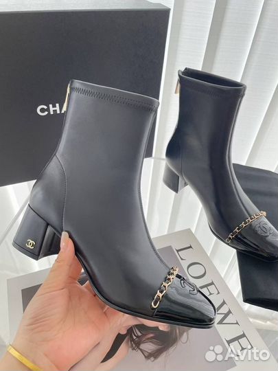 Ботинки с каблуком Chanel