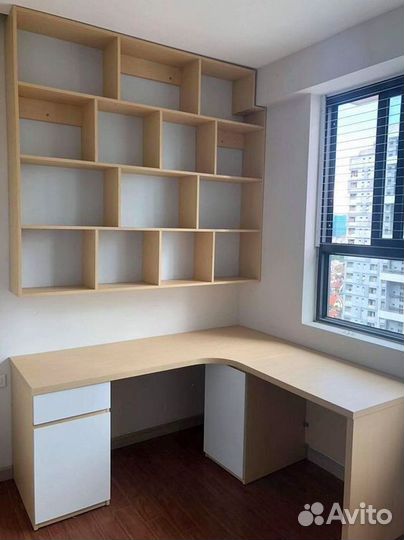 Рабочий стол со шкафом