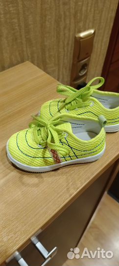 Продам кроссовки