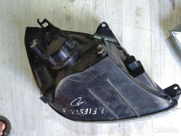 Фары Ford Fiesta 5