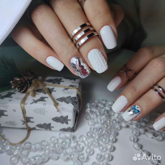 Наращивание ногтей, педикюр, маникюр