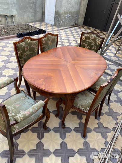 Стол и стулья