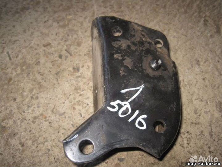 Кронштейн балки Renault Logan I задний левый