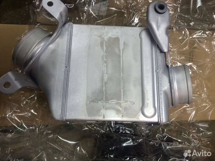 Охладитель воздуха N63 BMW F02 F07 E70 E71