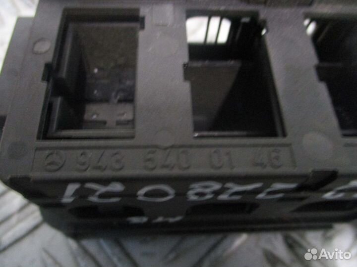 Блок кнопок Mercedes-Benz A9435400146