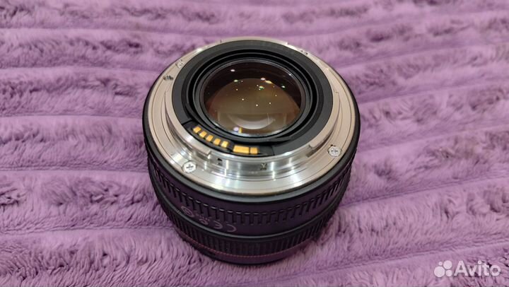 Объектив Canon EF 50mm f1 4