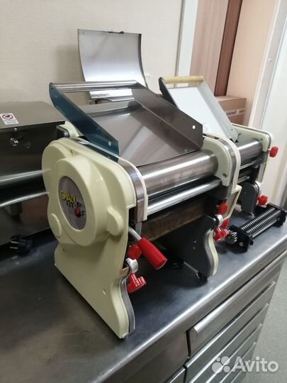 Тестораскатка-лапшерезка электрическая DJJ-200C