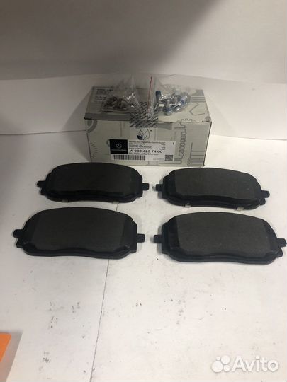 Тормозные колодки Mercedes-Benz A0004207400