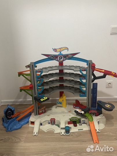 Трек парковка hot wheels