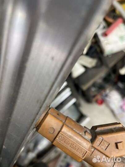 Рампа с форсунками Volvo S60, S80, XC70, XC90