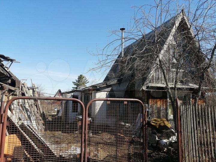 Дача 16 м² на участке 10 сот.