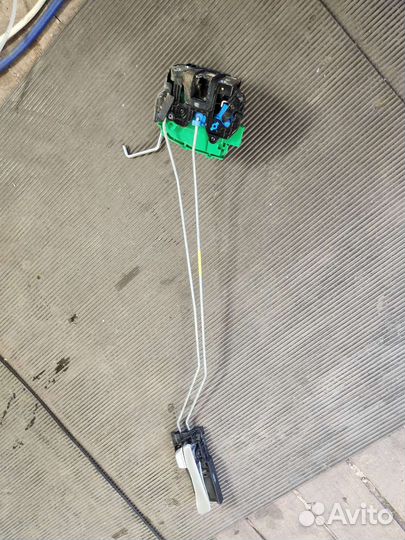 Замок двери Hyundai Solaris 1