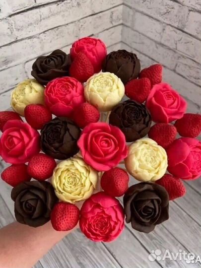 Шоколадный букет розы пионы