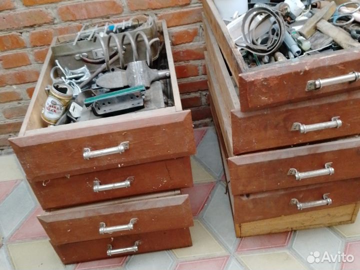 Стол (верстак металлический для мастерской)