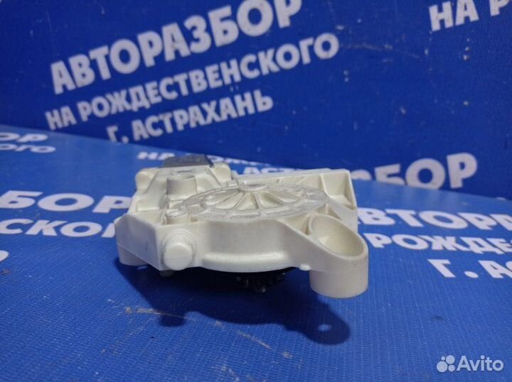 Моторчик стеклоподъемника Ford Focus 2 седан 2007