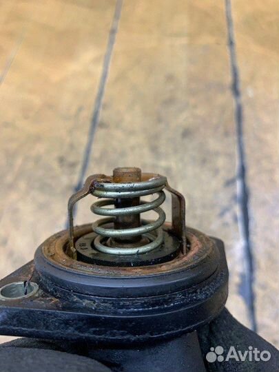 Корпус термостата Volkswagen Golf 5 BKD 2004