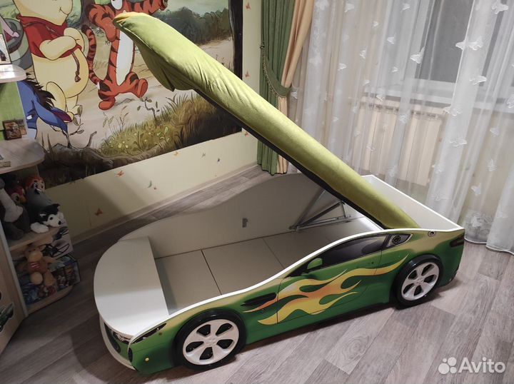 Детская кровать-машинка